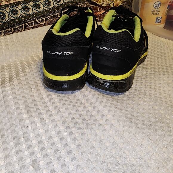 SKECHERS GUC MENS SIZE 9.5 ALLOY TOE FLEX SOLE SNEAKERS SHOES